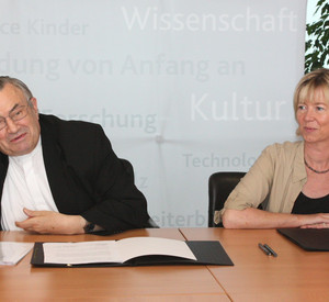 Kardinal Lehmann und Ministerin Ahnen; Bild Bistum Mainz