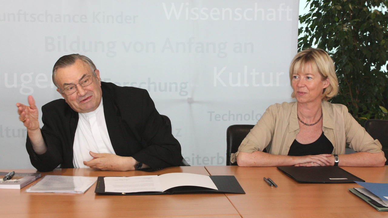 Kardinal Lehmann und Ministerin Ahnen; Bild Bistum Mainz
