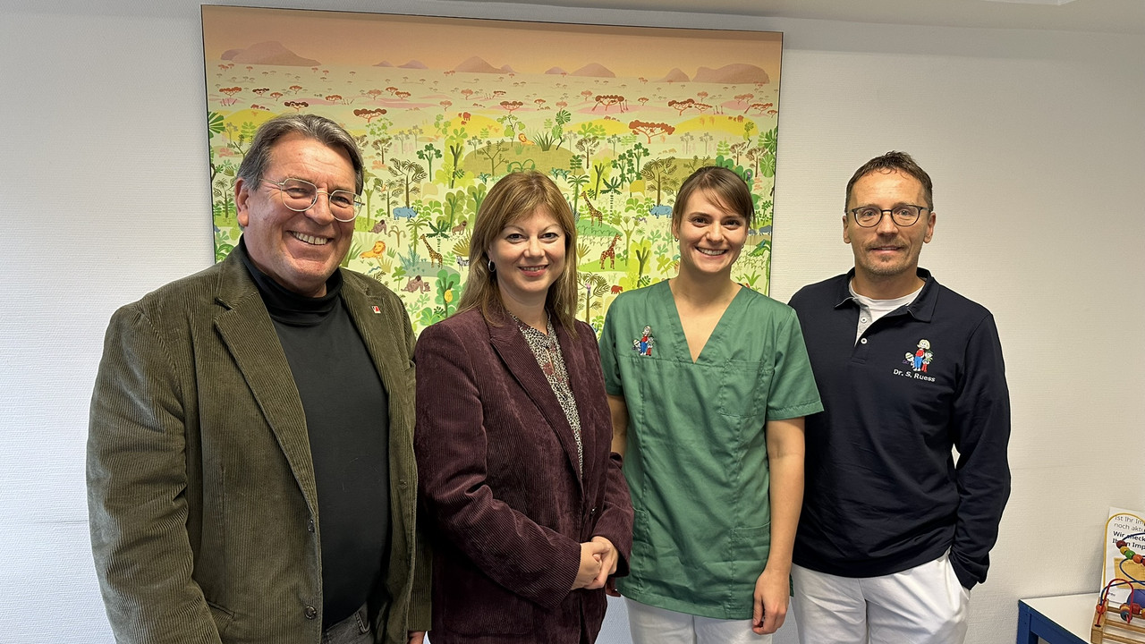 Staatssekretärin Nicole Steingaß besucht Kinderarztpraxis in Koblenz 