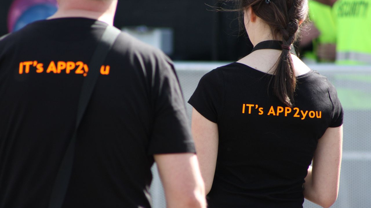 Rückenansicht von T-Shirt mit der Aufschrift "IT'sApp2you", Bild Oliver Maschino, TU Kaiserslautern