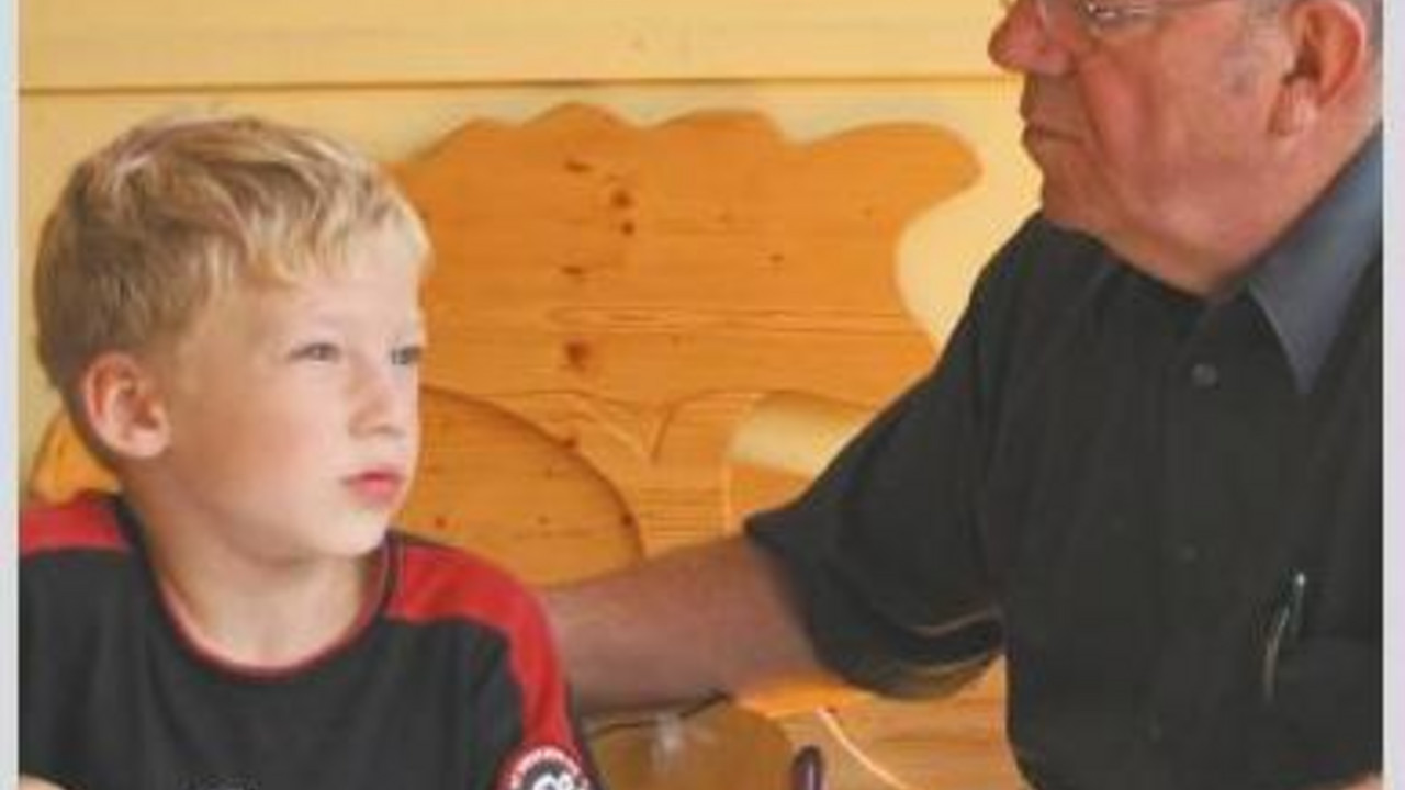 Bild Bürgerstiftung Pfalz - Mann mit Patenkind